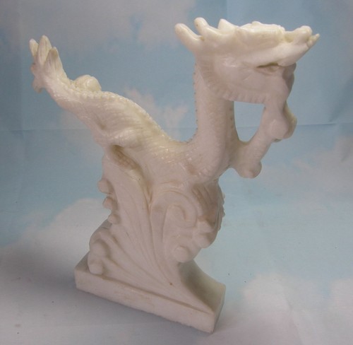 Drache aus weißer jade - drache,