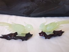 Jade Vogel  Auf Holzständer