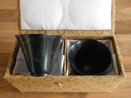 Zwei makellose becher aus - makellose,