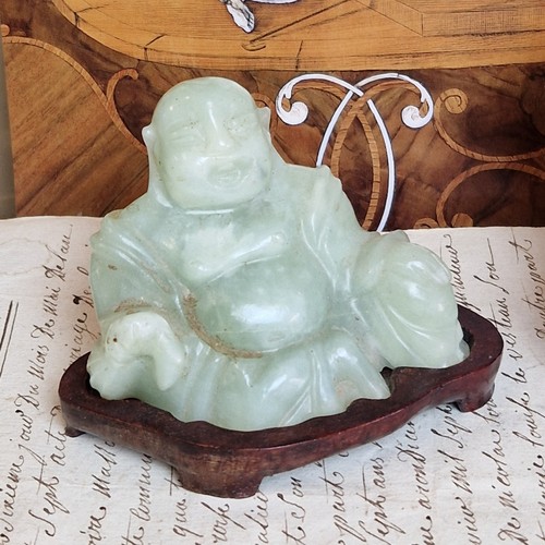 Jade buddha figur - buddha, sockel