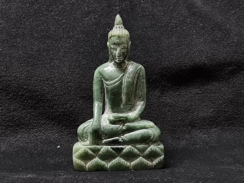 Buddha aus jade jadeit - aus,